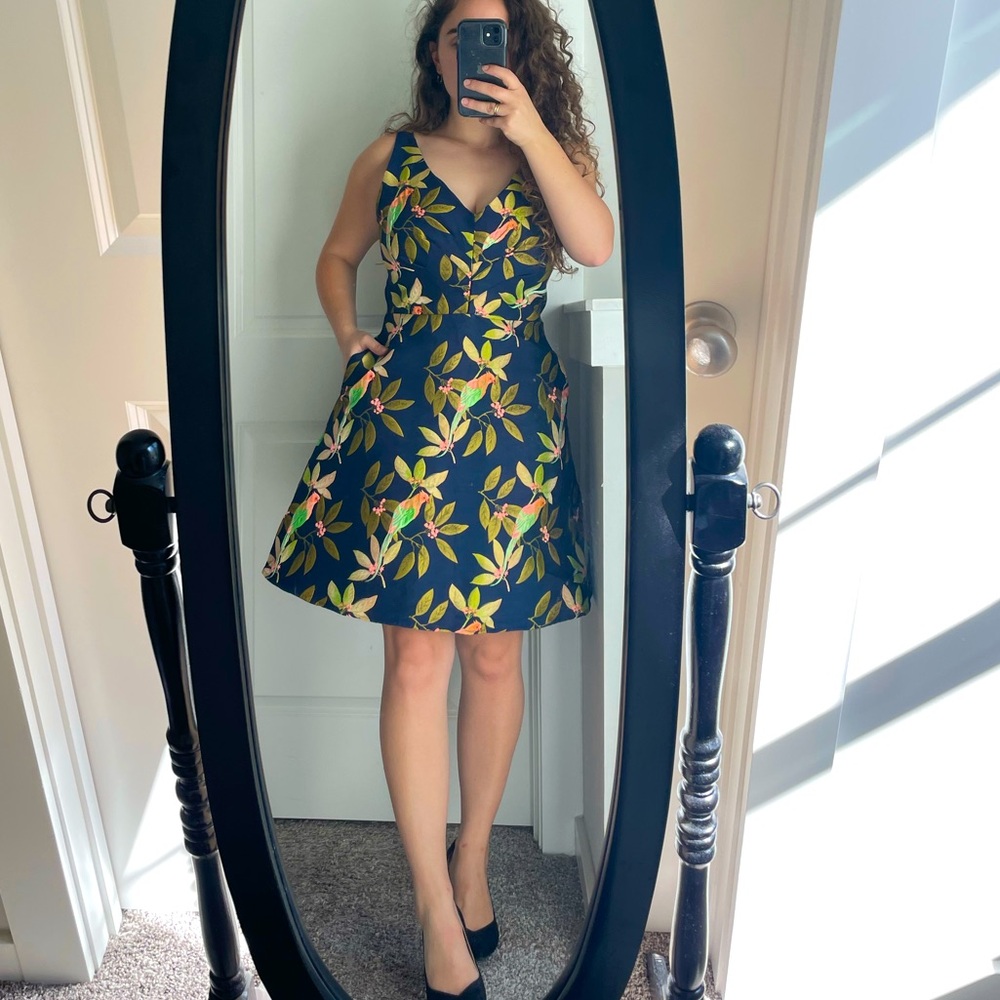 Eva Franco size 10 beautiful cocktail dress with tropical embroidery never worn